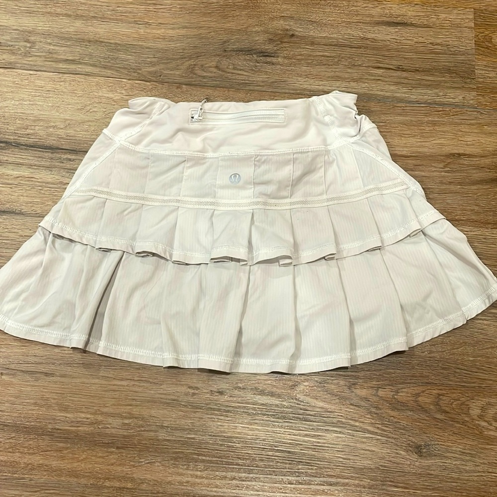 white lululemon skirt size 2